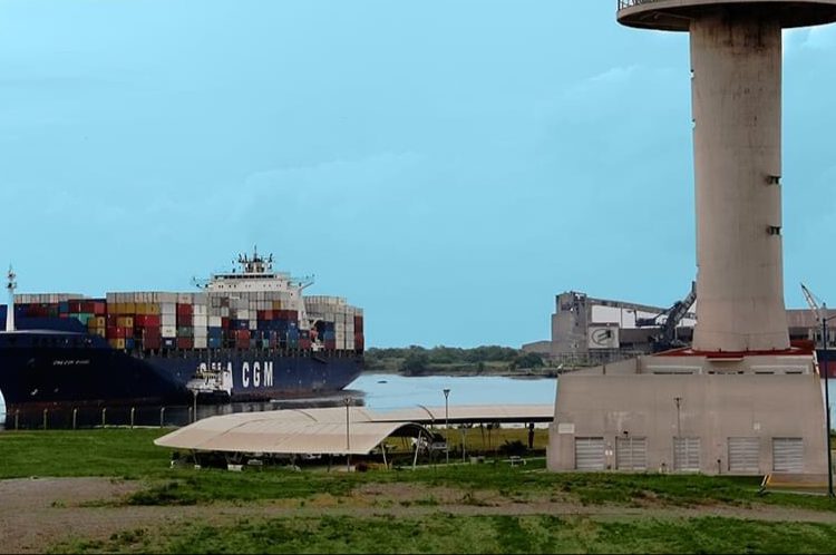 Primer tren de bloque con 250 contenedores sale de Lázaro Cárdenas
