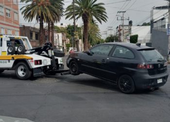 Aseguran auto que sirvió de ‘muro’ en ataque contra Ciro Gómez Leyva