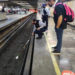 De celulares a tenis, los objetos que más cayeron a las vías del Metro CDMX durante el 2022