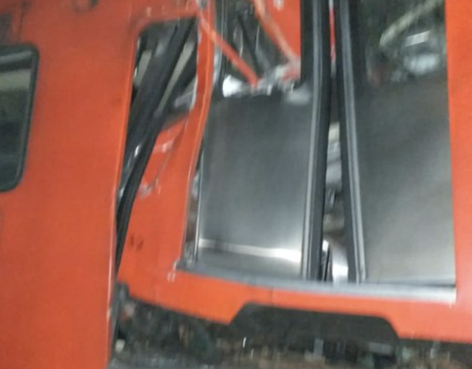 Choca de trenes en Línea 3 del Metro deja un muerto y 10 heridos