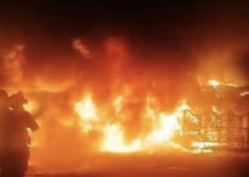 Incendio consume puestos semifijos en zona de La Merced