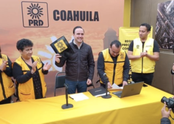 Se registra Manolo Jiménez Salinas como precandidato del PAN y PRD al gobierno de Coahuila