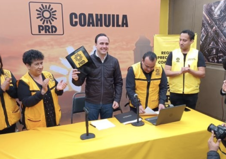 Se registra Manolo Jiménez Salinas como precandidato del PAN y PRD al gobierno de Coahuila
