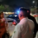Taxistas obligan a turistas extranjeros a bajar de un Uber en Cancún; familia entra en pánico