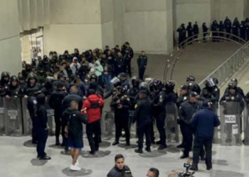 Sandra Cuevas niega propaganda, denuncia secuestro y encara a contralor