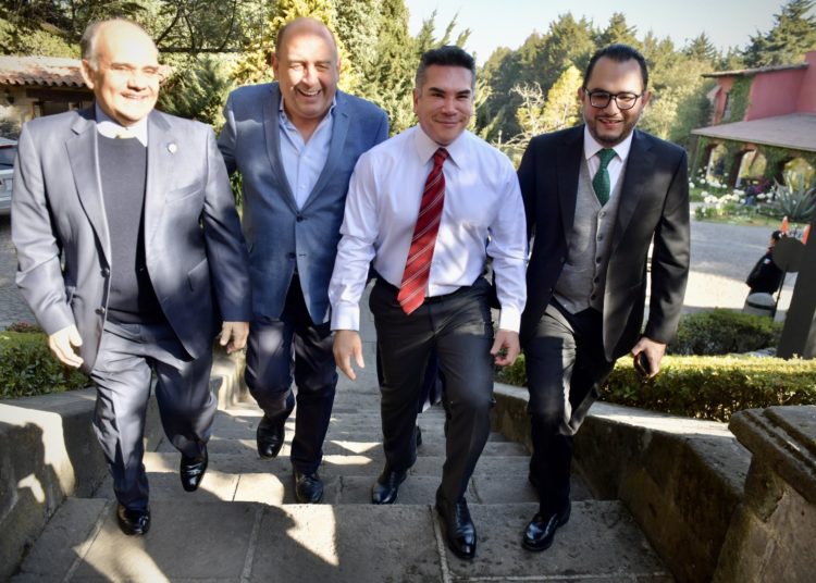 Previo al inicio del periodo de sesiones, revisan agenda diputados federales del PRI