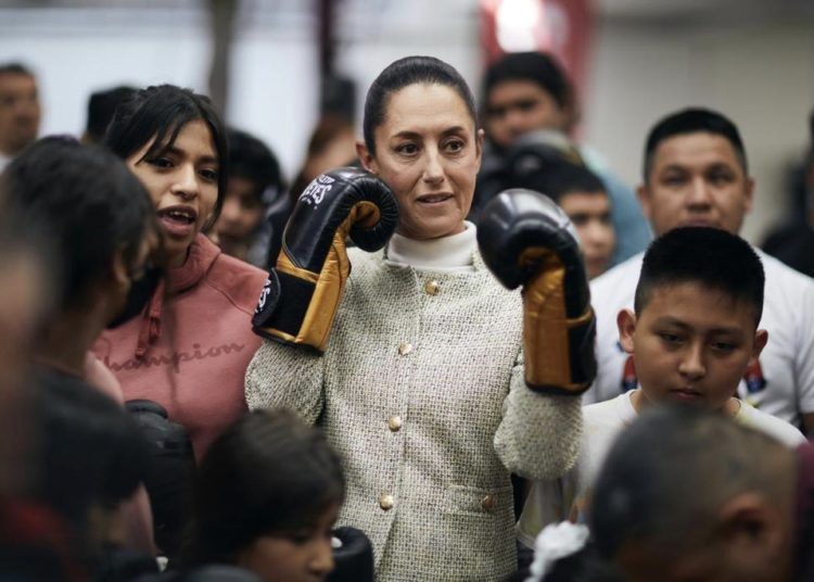 Descarta Sheinbaum usar el término “romper el techo de cristal” en tema de ministra