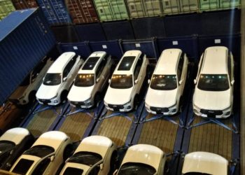 Descarga terminal portuaria Hutchison Ports LCT mil automóviles de contenedores y Flat Racks