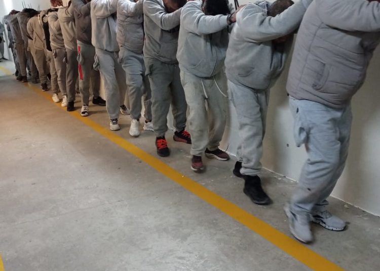 Trasladan a 191 reos del Cereso de Ciudad Juárez a otras prisiones federales