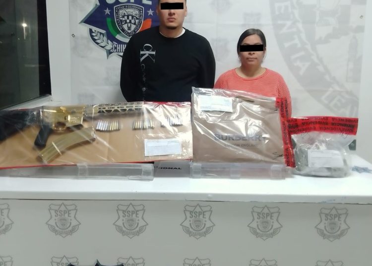 Captura SSPE en Juárez a pareja con arma de fuego y droga