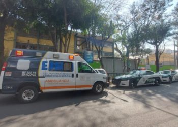 Reportan ocho estudiantes intoxicados por medicamento en secundaria de CDMX