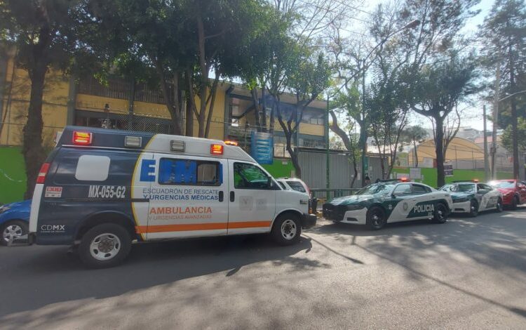 Reportan ocho estudiantes intoxicados por medicamento en secundaria de CDMX