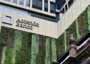 Pemex refuerza transporte terrestre, ya opera más de mil pipas