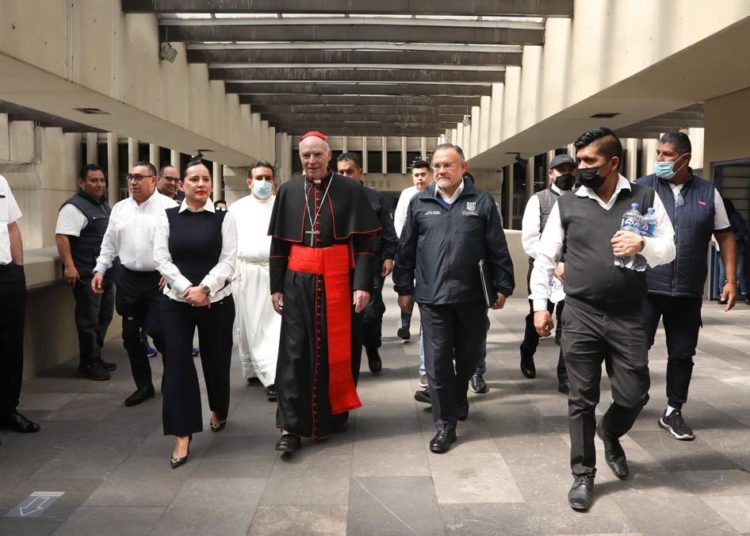Alcaldesa de Cuauhtémoc, Sandra Cuevas, recibe la visita del Arzobispo Primado de México, Carlos Aguiar Retes