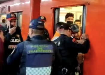 Puerta atrapa mano y corta dedo a usuario de Línea 3 del Metro