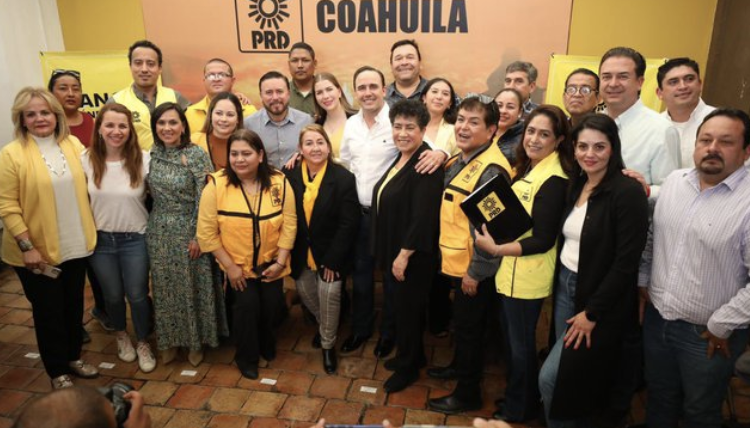 Manolo Jiménez recibe constancia como candidato del PRD a la gubernatura de Coahuila