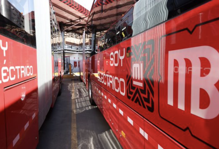 hora chocan Metrobús y Trolebús en Peralvillo, alcaldía Cuauhtémoc