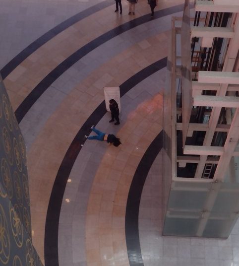 Mujer se lanza de segundo piso en Fórum Buenavista, alcaldía Cuauhtémoc