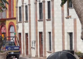 Balean presidencia municipal de Tarimoro, Guanajuato y matan a un policía