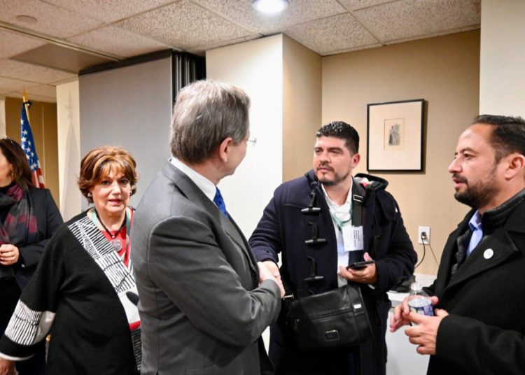 Zenyazen Escobar se reúne con embajador de México en Estados Unidos