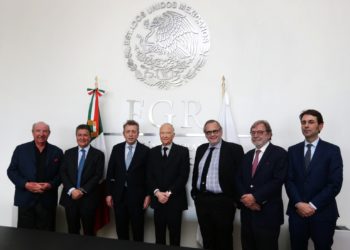 Reaparece Gertz Manero tras operación en Estados Unidos