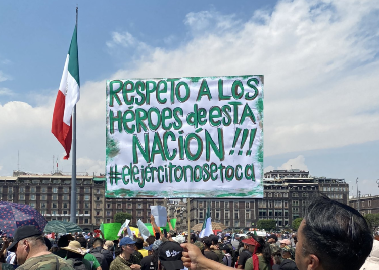 Marchan en apoyo al Ejército y militares presos