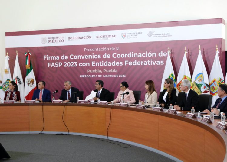Firma gobernador del Edoméx, Alfredo Del Mazo, convenios de coordinación para mejorar la seguridad pública en la entidad y el país