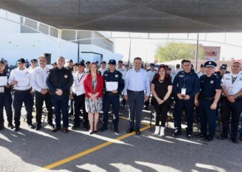 Premia Astiazarán desempeño de policías municipales