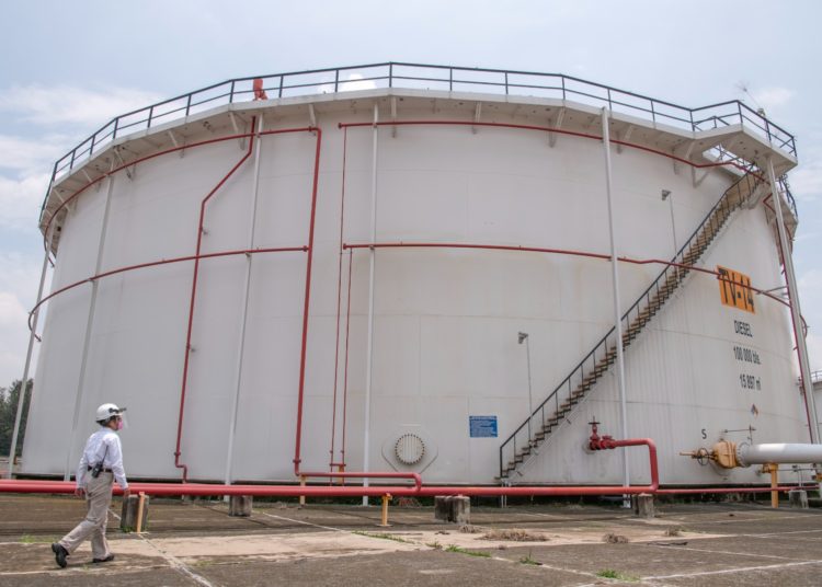 Pemex mantiene producción de hidrocarburos superior al millón 800 mil barriles en febrero