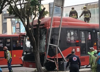 Choca Metrobús sobre Insurgentes Sur, hay 20 lesionados