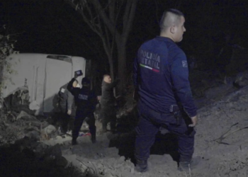 Autobús turístico cae a barranco en Nayarit: reportan 18 muertos y 33 heridos