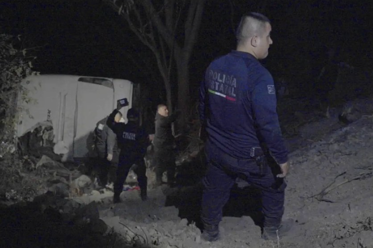 Autobús turístico cae a barranco en Nayarit: reportan 18 muertos y 33 heridos