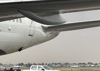 Se impactan aviones entre sí sobre calles de rodaje del AICM