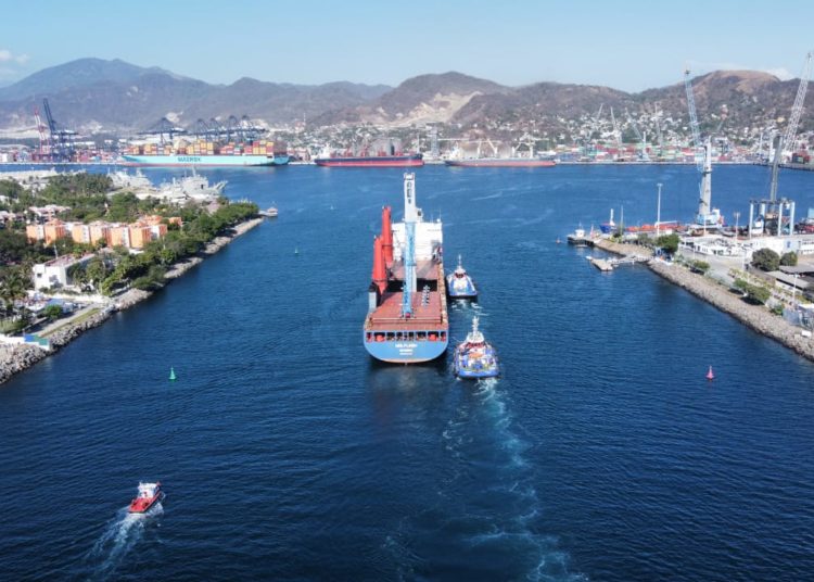 Arriba nueva grúa de 160 mdp a la terminal TIMSA de Hutchison Ports en Manzanillo