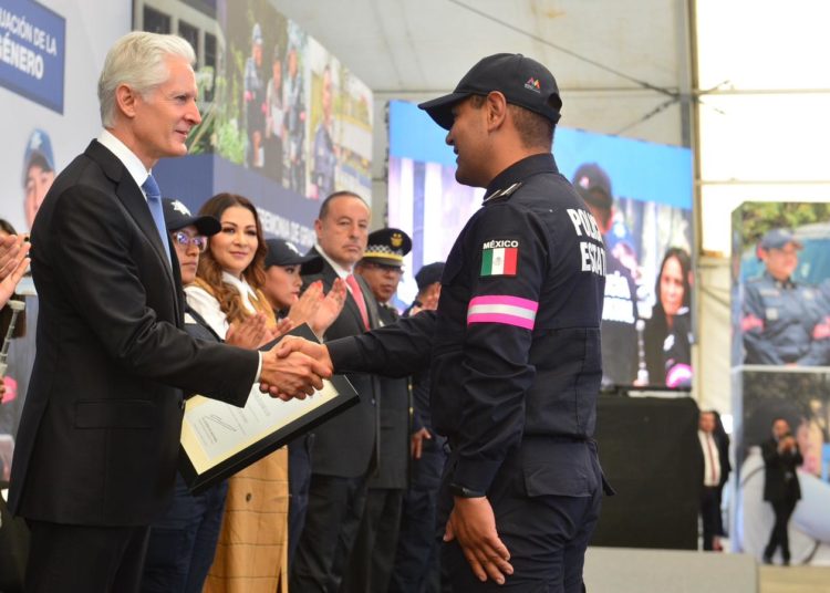 Se Gradúan Mil 900 Agentes Para Formar Parte De La Policía De Género Del Edoméx Central Municipal 9885