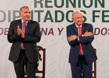 Soy invencible y no me dejo, asegura Adán Augusto López a simpatizantes