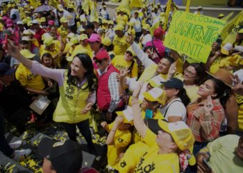 Recorren Alejandra Del Moral y perredistas calles de Tultepec para presentar propuestas