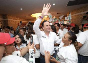 Manolo Jiménez promete impulsar proyectos para mujeres en Coahuila