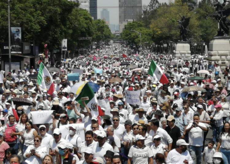 “La SCJN no se toca”: organizaciones civiles encabezaron marcha en la CDMX, Morelia y Xalapa
