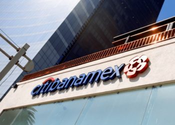Pemex solicita devolución millonaria contra Banamex por cobros indebidos