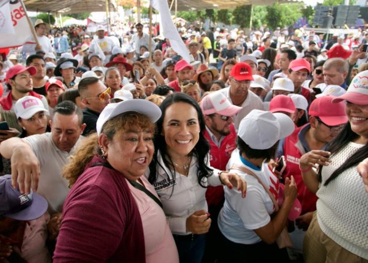 Cierran filas con Alejandra Del Moral el Frente Cívico Nacional y Unidos