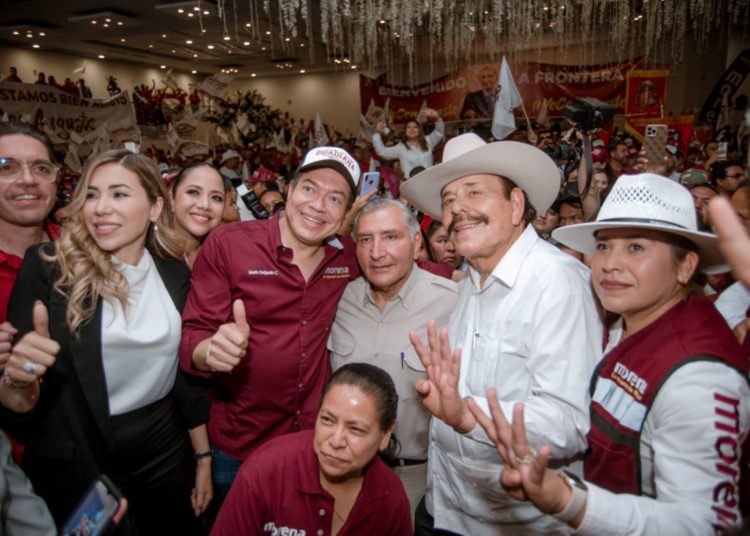 Trabajadores de limpieza de la AEFCDMX exigen pago atrasado y advierten de paro laboral