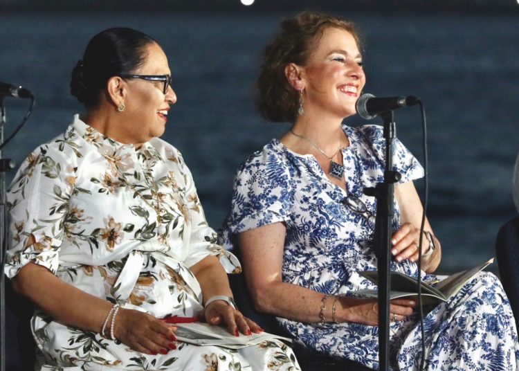 ENCABEZA BEATRIZ GUTIÉRREZ MÜLLER “FANDANGOS POR LA LECTURA”, JUNTO A ROSA ICELA RODRÍGUEZ