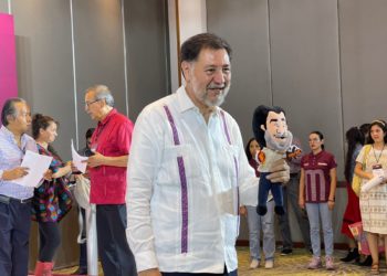 Fernández Noroña se registra como aspirante de Morena a candidatura presidencial