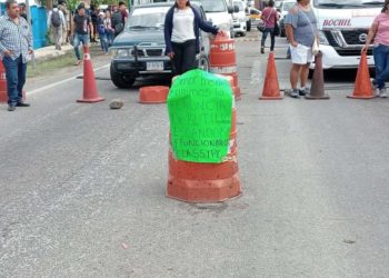 Familiares de funcionarios secuestrados en Chiapas realizan bloqueos para exigir su liberación