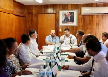 Zenyazen Escobar realiza seguimiento en programas federales para SEP