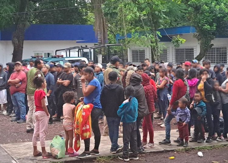 Rescata INM en Veracruz a 130 personas originarias de Guatemala transportadas de forma hacinada en un camión