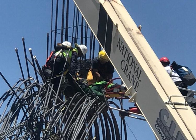 Colapsa estructura en zona de construcción de la Arena Potosí, deja un muerto y varios heridos