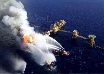 Incendio en plataforma de Pemex en Cantarell deja 6 heridos