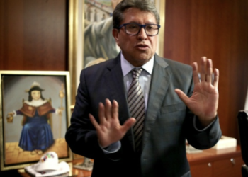 Monreal exige a Morena retiro de espectaculares y bardas de las corcholatas